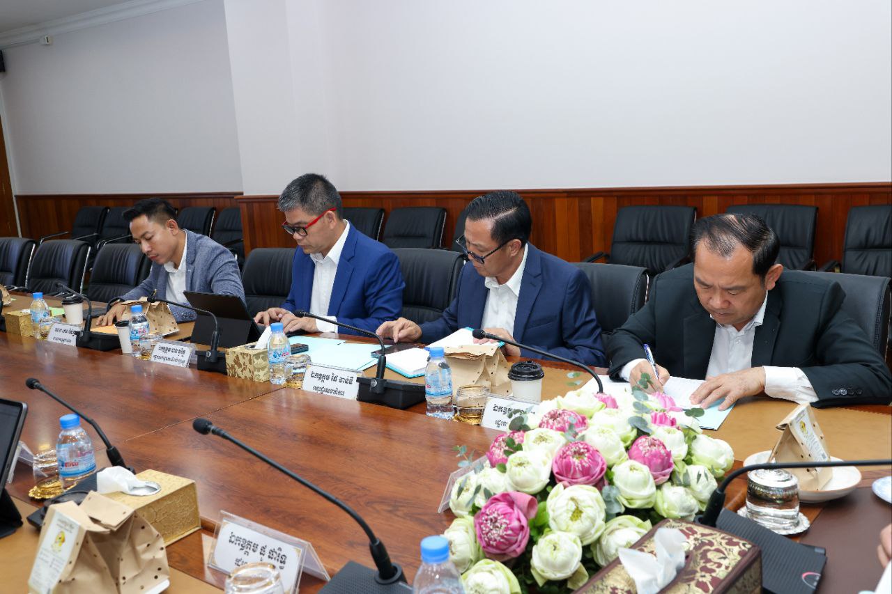 ឯកឧត្តម ឆាយ ឫទ្ធិសែន រដ្ឋមន្ដ្រីក្រសួងអភិវឌ្ឍន៍ជនបទ អញ្ជើញដឹកនាំកិច្ចប្រជុំត្រួតពិនិត្យវឌ្ឍនភាពក្រុមការងារអ្នកនាំពាក្យ និងក្រុមការងារព័ត៌មាន របស់ក្រសួងអភិវឌ្ឍន៍ជនបទ 6 4 2