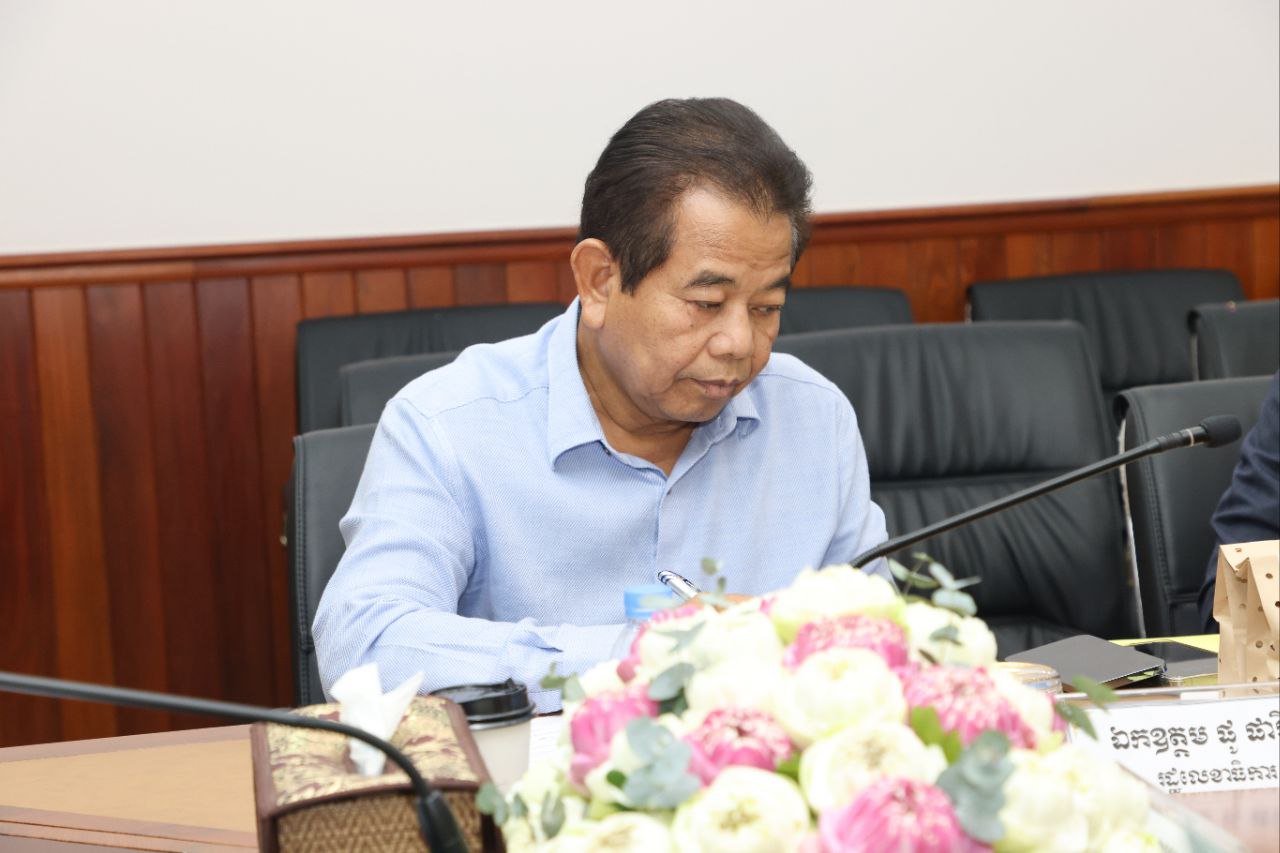 ឯកឧត្តម ឆាយ ឫទ្ធិសែន រដ្ឋមន្ដ្រីក្រសួងអភិវឌ្ឍន៍ជនបទ អញ្ជើញដឹកនាំកិច្ចប្រជុំត្រួតពិនិត្យវឌ្ឍនភាពក្រុមការងារអ្នកនាំពាក្យ និងក្រុមការងារព័ត៌មាន របស់ក្រសួងអភិវឌ្ឍន៍ជនបទ 8 6 2