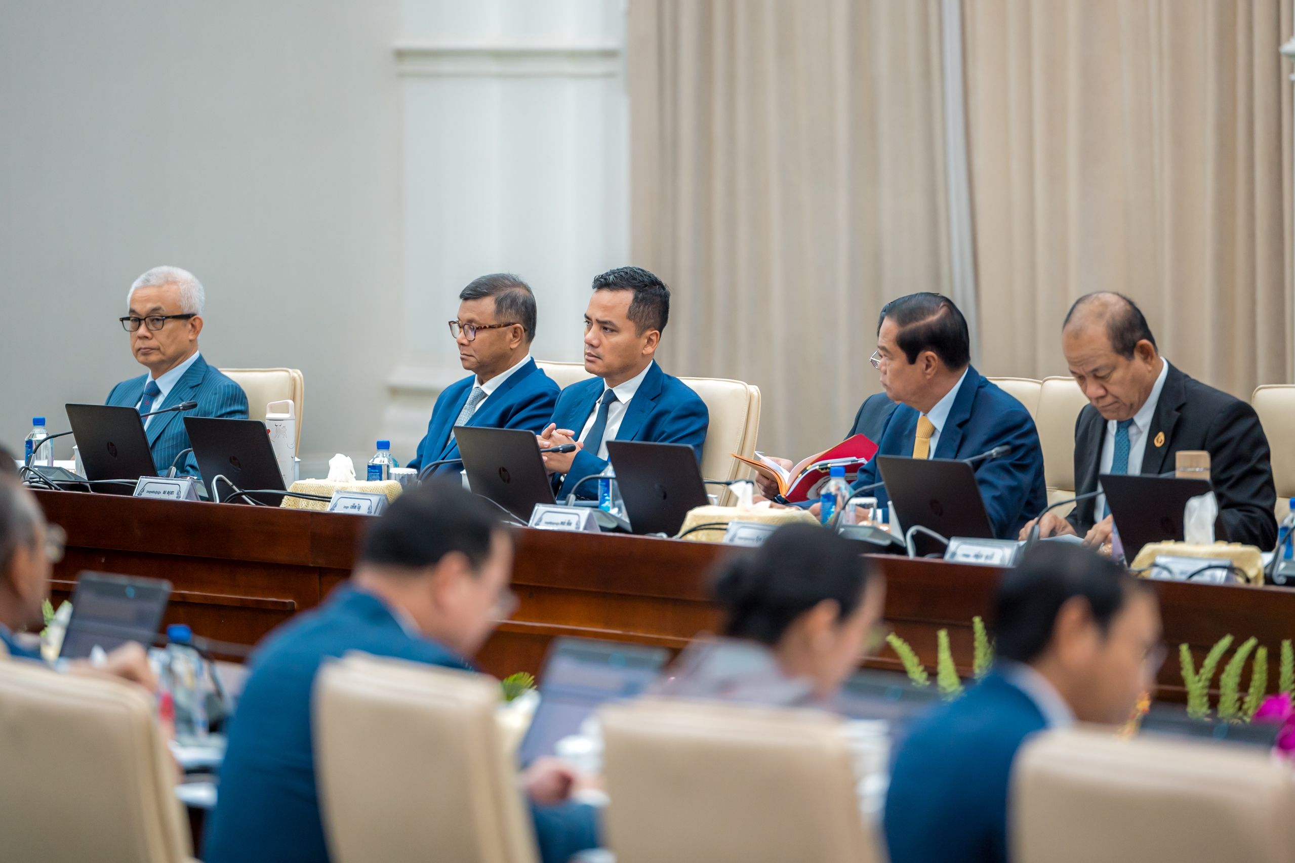 ឯកឧត្តម ឆាយ ឫទ្ធីសែន រដ្ឋមន្ត្រីក្រសួងអភិវឌ្ឍន៍ជនបទ អញ្ជើញចូលរួមកិច្ចប្រជុំពេញអង្គគណៈរដ្ឋមន្ត្រី នៅវិមានសន្តិភាព 7 7 1