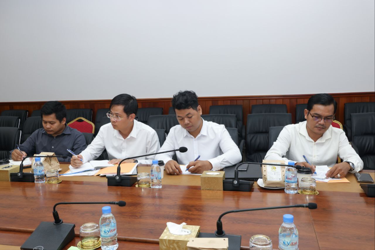 ឯកឧត្តម ឆាយ ឫទ្ធិសែន រដ្ឋមន្ដ្រីក្រសួងអភិវឌ្ឍន៍ជនបទ អញ្ជើញដឹកនាំកិច្ចប្រជុំត្រួតពិនិត្យវឌ្ឍនភាពក្រុមការងារអ្នកនាំពាក្យ និងក្រុមការងារព័ត៌មាន របស់ក្រសួងអភិវឌ្ឍន៍ជនបទ 9 7 2