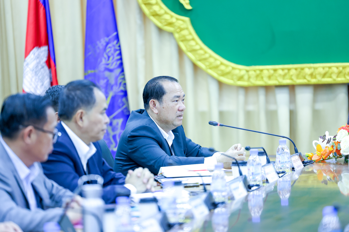 ឯកឧត្ដម ឆាយ ឫទ្ធិសែន អញ្ជើញជួបសំណេះសំណាលជាមួយមន្ដ្រីជាប់កិច្ចសន្យា ដែលបានជ្រើសរើសចូលបម្រើការងារនៅក្រសួងអភិវឌ្ឍន៍ជនបទ 10 8 14