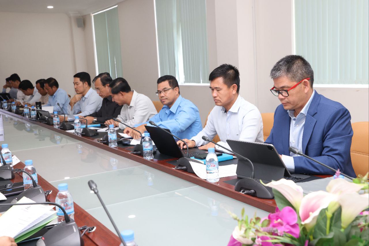 ឯកឧត្តមបណ្ឌិត នួន ដាញ៉ិល អញ្ជើញដឹកនាំកិច្ចប្រជុំប្រកាសសមាសភាពក្រុមការងារបរិវត្តកម្មឌីជីថលក្រសួងអភិវឌ្ឍន៍ជនបទ 3 photo 2024 02 01 15 13 56 2