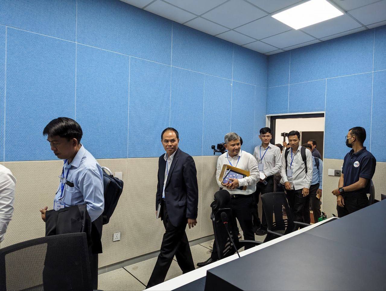 ឯកឧត្តមបណ្ឌិត នួន ដាញ៉ិល ដឹកនាំប្រធានក្រុមការងារបរិវត្តកម្មឌីជីថលក្រសួងអភិវឌ្ឍន៍ជនបទ ចូលរួមក្នុងកម្មវិធីទស្សនកិច្ចសិក្សានៅគ្រឹះស្ថានផ្សព្វផ្សាយអប់រំកម្ពុជា 6 photo 2024 02 06 06 39 52