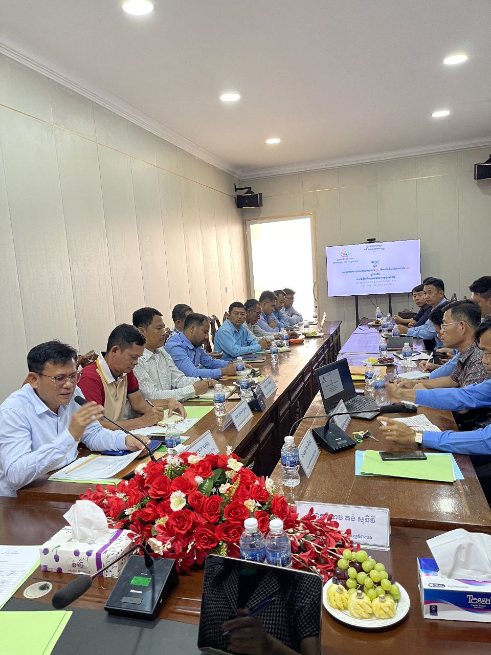 លោកជំទាវ គង់ សុធីវី អញ្ជើញជាអធិបតីក្នុងកិច្ចប្រជុំបូកសរុបលទ្ធផលការងារប្រចាំខែកុម្ភៈ និងលើកទិសដៅការងារខែមីនា ឆ្នាំ២០២៤ របស់មន្ទីរអភិវឌ្ឍន៍ជនបទខេត្តព្រះសីហនុ 4 photo 2024 02 19 17 55 09