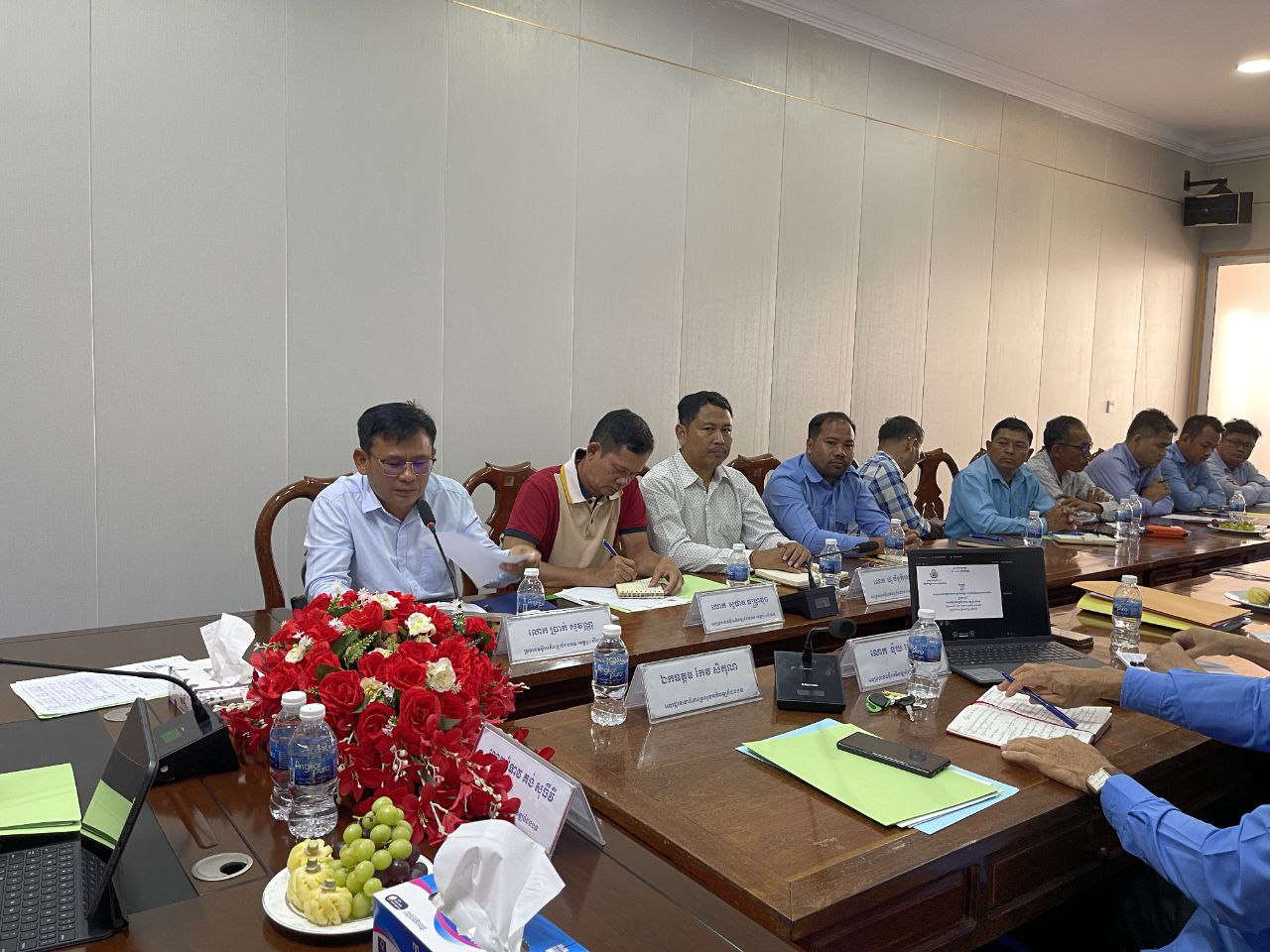 លោកជំទាវ គង់ សុធីវី អញ្ជើញជាអធិបតីក្នុងកិច្ចប្រជុំបូកសរុបលទ្ធផលការងារប្រចាំខែកុម្ភៈ និងលើកទិសដៅការងារខែមីនា ឆ្នាំ២០២៤ របស់មន្ទីរអភិវឌ្ឍន៍ជនបទខេត្តព្រះសីហនុ 5 photo 2024 02 19 17 55 10