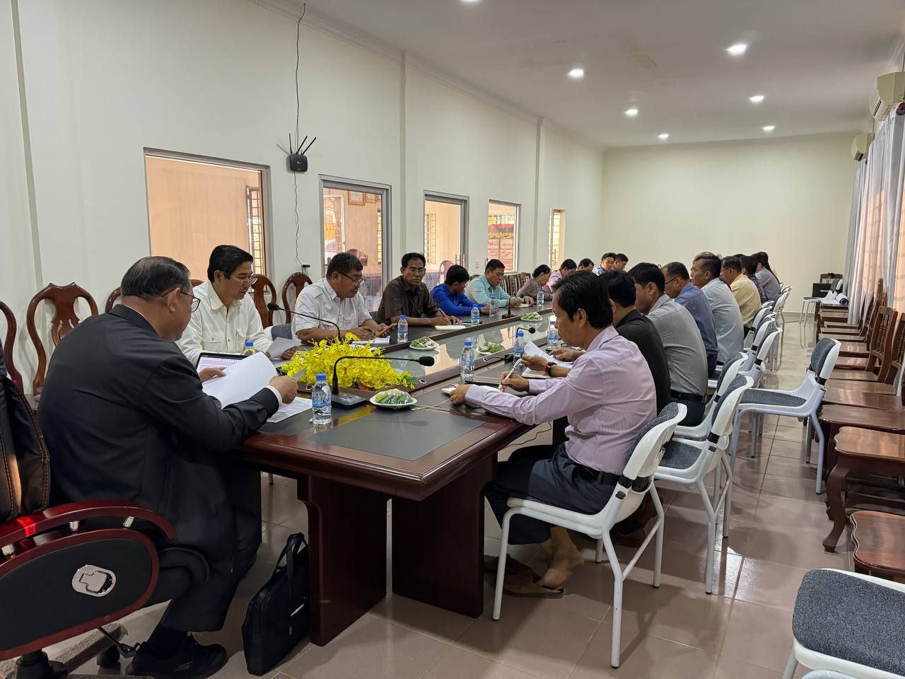 ឯកឧត្តម លី ណារុន ដឹកនាំកិច្ចប្រជុំបូកសរុបលទ្ធផលការងារប្រចាំខែកុម្ភៈ និងលើកទិសដៅការងារ ខែមីនា ឆ្នាំ២០២៤ របស់មន្ទីរអភិវឌ្ឍន៍ជនបទខេត្តកំពង់ធំ 4 photo 2024 02 20 17 31 19