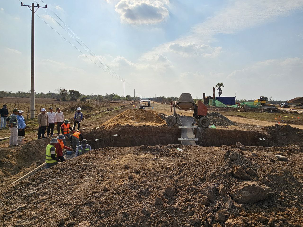 ឯកឧត្តម លី ណារុន ដឹកនាំកិច្ចប្រជុំបូកសរុបលទ្ធផលការងារប្រចាំខែកុម្ភៈ និងលើកទិសដៅការងារ ខែមីនា ឆ្នាំ២០២៤ របស់មន្ទីរអភិវឌ្ឍន៍ជនបទខេត្តកំពង់ធំ 6 photo 2024 02 20 17 31 21 2