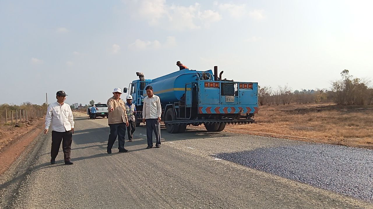 ឯកឧត្តម លី ណារុន ដឹកនាំកិច្ចប្រជុំបូកសរុបលទ្ធផលការងារប្រចាំខែកុម្ភៈ និងលើកទិសដៅការងារ ខែមីនា ឆ្នាំ២០២៤ របស់មន្ទីរអភិវឌ្ឍន៍ជនបទខេត្តកំពង់ធំ 8 photo 2024 02 20 17 31 22 2