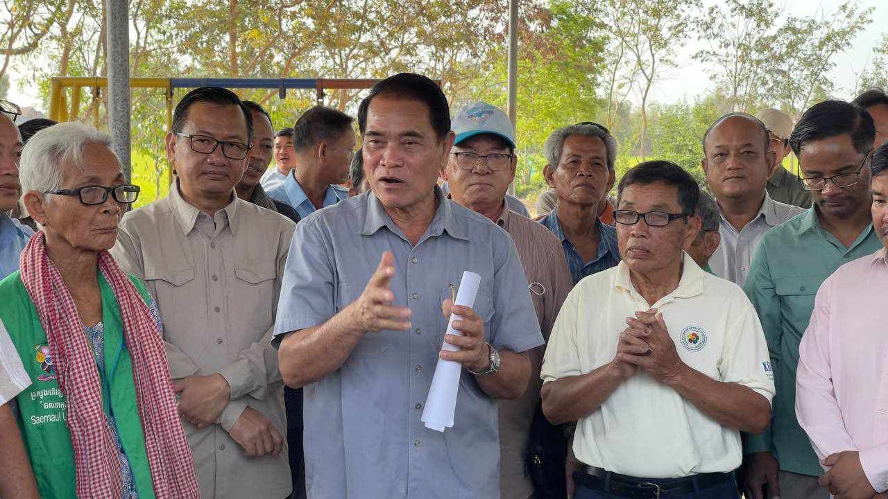 មន្ទីរអភិវឌ្ឍន៍ជនបទខេត្តតាកែវ ដឹកនាំមន្ត្រីចូលរួមក្នុងកម្មវិធីសិក្សាស្វែងយល់ និងដកស្រង់បទពិសោធន៍ភូមិគំរូ នៅភូមិ ជម្ពូព្រឹក្ស ឃុំចំប៉ា ស្រុកព្រៃកប្បាស 6 photo 2024 02 20 18 24 05