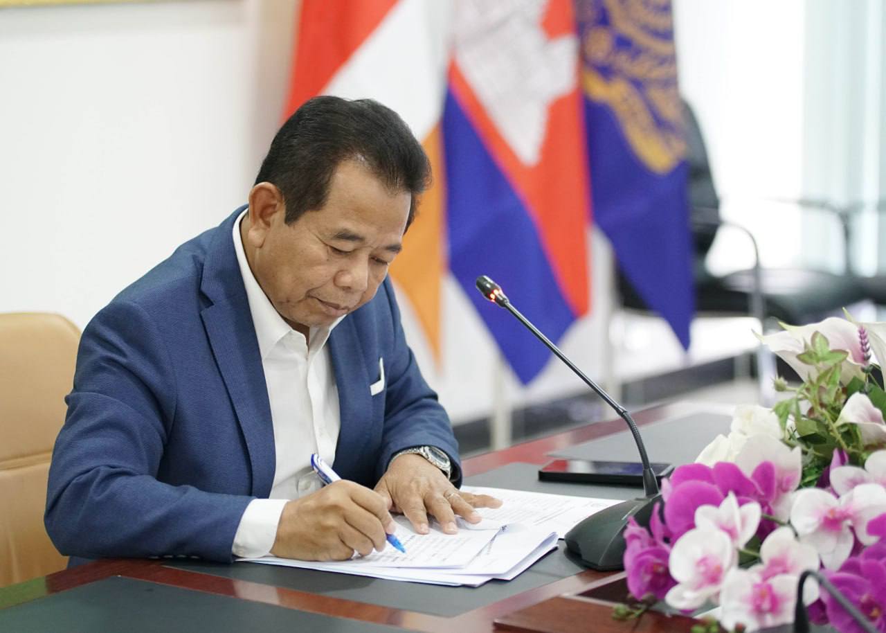 ឯកឧត្តម ផូ ផារិទ្ធ រដ្ឋលេខាធិការ អញ្ជើញដឹកនាំកិច្ចប្រជុំរបស់អនុគណ:កម្មការរៀបចំពិធី និងឯកសារ នៃគណ:កម្មារៀបចំសន្និបាតបូកសរុបលទ្ធផលការងារឆ្នាំ២០២៣ និងទិសដៅការងារបន្តឆ្នាំ២០២៤ របស់ក្រសួងអភិវឌ្ឍន៍ជនបទ ។ 3 photo 2024 02 21 16 58 57