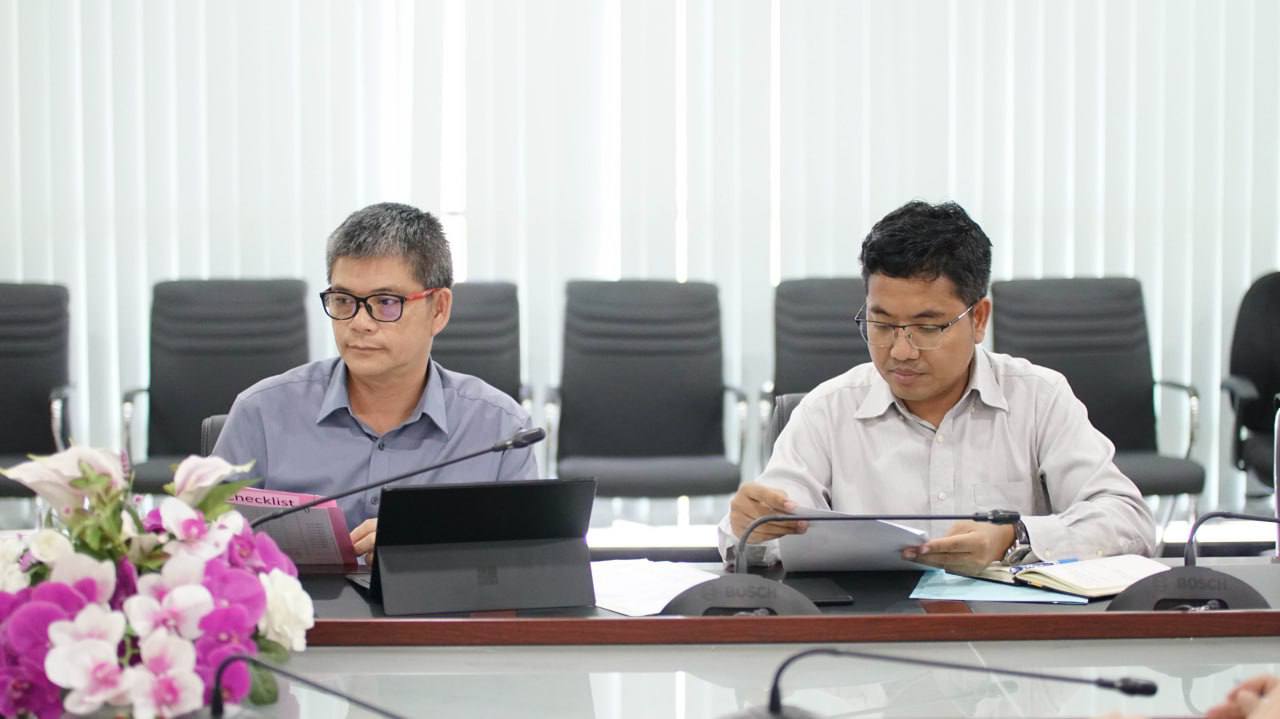 ឯកឧត្តម ផូ ផារិទ្ធ រដ្ឋលេខាធិការ អញ្ជើញដឹកនាំកិច្ចប្រជុំរបស់អនុគណ:កម្មការរៀបចំពិធី និងឯកសារ នៃគណ:កម្មារៀបចំសន្និបាតបូកសរុបលទ្ធផលការងារឆ្នាំ២០២៣ និងទិសដៅការងារបន្តឆ្នាំ២០២៤ របស់ក្រសួងអភិវឌ្ឍន៍ជនបទ ។ 5 photo 2024 02 21 16 58 59