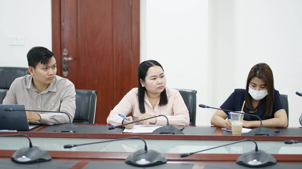 ឯកឧត្តម ផូ ផារិទ្ធ រដ្ឋលេខាធិការ អញ្ជើញដឹកនាំកិច្ចប្រជុំរបស់អនុគណ:កម្មការរៀបចំពិធី និងឯកសារ នៃគណ:កម្មារៀបចំសន្និបាតបូកសរុបលទ្ធផលការងារឆ្នាំ២០២៣ និងទិសដៅការងារបន្តឆ្នាំ២០២៤ របស់ក្រសួងអភិវឌ្ឍន៍ជនបទ ។ 7 photo 2024 02 21 16 59 02 2