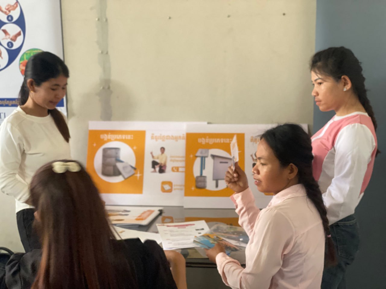 វគ្គបណ្តុះបណ្តាល “ ការតេស្តសាកល្បងនៃយុទ្ធសាស្រ្តផ្នែកអនាម័យគម្រោងការផ្លាស់ប្តូរឥរិយាបថសង្គម ‘’ 7 photo 2024 02 22 11 06 41 2