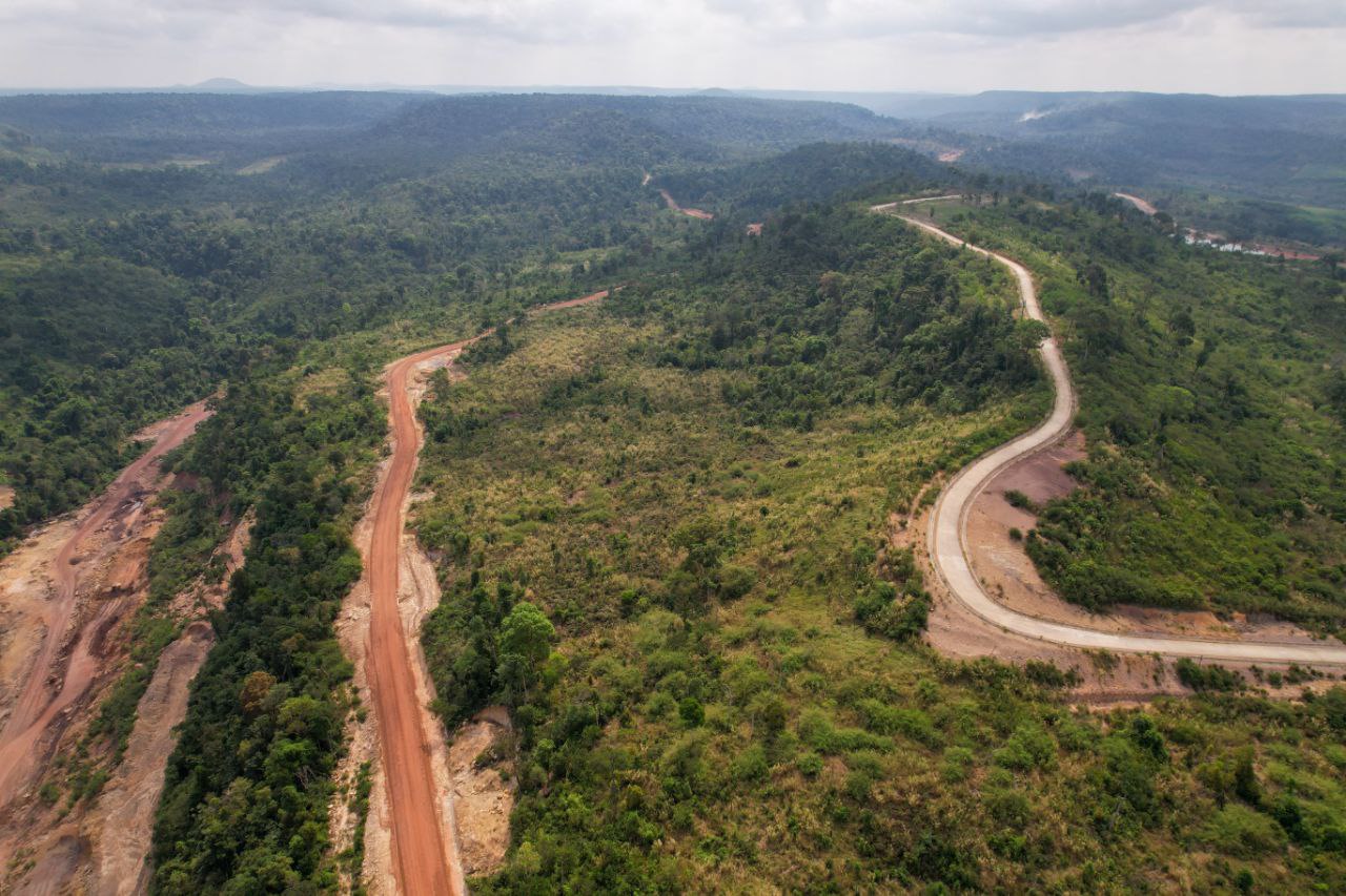 ឯកឧត្តម ឆាយ ឫទ្ធិសែន ដឹកនាំគណៈកម្មការអន្ដរក្រសួងចុះត្រួតពិនិត្យ វាយតម្លៃការស្ថាបនាផ្លូវក្រួសក្រហម និងសំណង់សិល្បការ្យជនបទ នៅក្រុងខេមរភូមិន្ទ ខេត្តកោះកុង 19 photo 2024 02 22 12 39 23