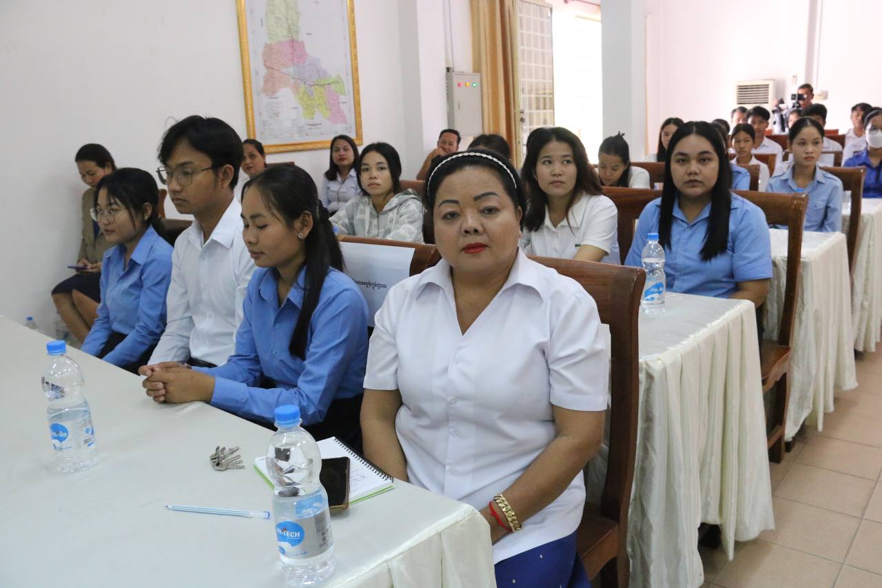 ឯកឧត្ដមបណ្ឌិត នួន ពេជ្រនិមិត្ត អញ្ជើញចែកវិញ្ញាបនបត្របញ្ចប់ការសិក្សាជូនសិក្ខាកាម ឆ្នាំ២០២៣ និងបើកវគ្គសិក្សាថ្មី ឆ្នាំ២០២៤ នៅមជ្ឈមណ្ឌលបណ្ដុះបណ្ដាលជំនាញមូលដ្ឋាន នៃមន្ទីរអភិវឌ្ឍន៍ជនបទ ខេត្តស្វាយរៀង 1 photo 2024 02 22 16 14 17 2