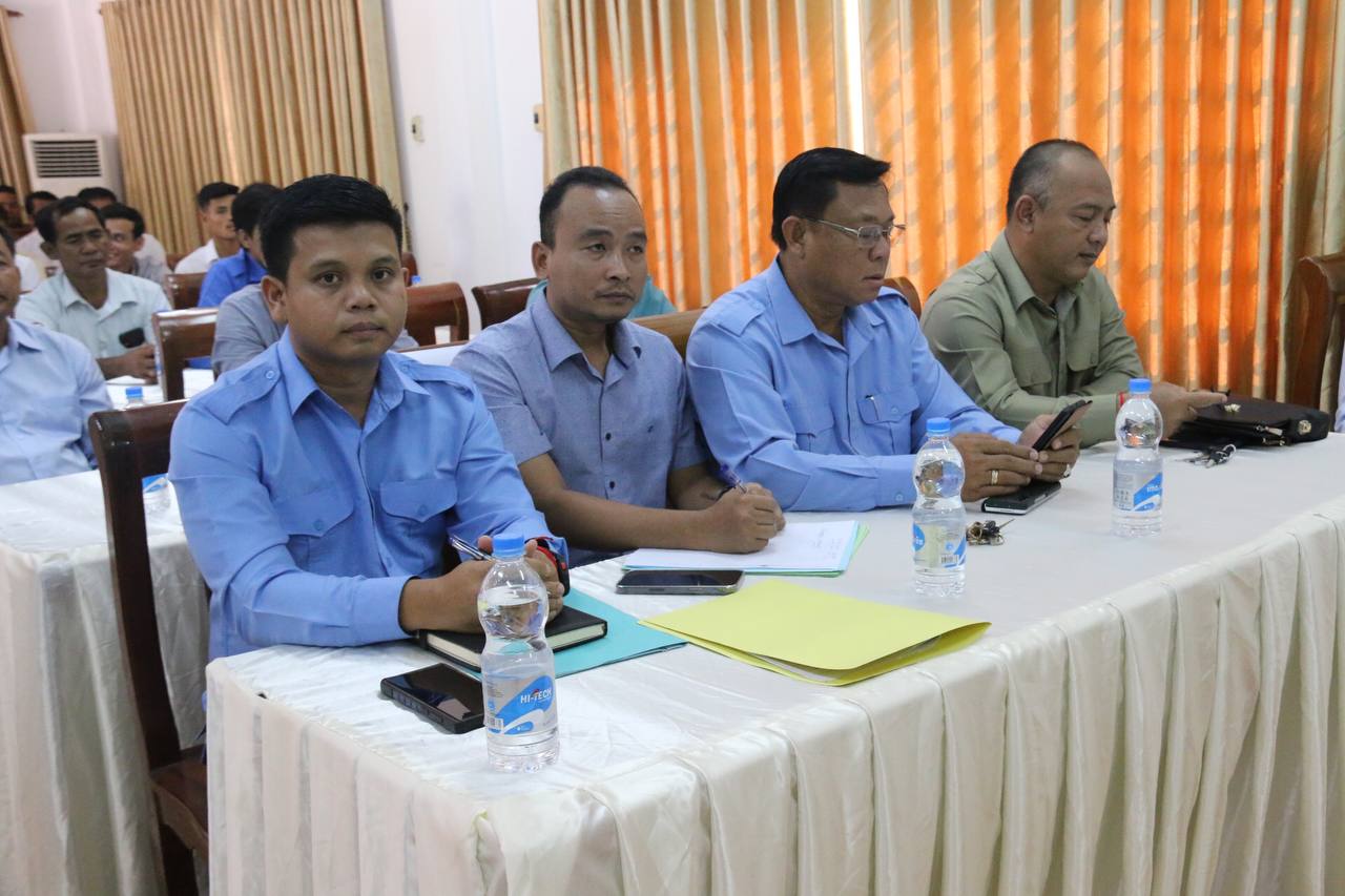 ឯកឧត្ដមបណ្ឌិត នួន ពេជ្រនិមិត្ត អញ្ជើញចែកវិញ្ញាបនបត្របញ្ចប់ការសិក្សាជូនសិក្ខាកាម ឆ្នាំ២០២៣ និងបើកវគ្គសិក្សាថ្មី ឆ្នាំ២០២៤ នៅមជ្ឈមណ្ឌលបណ្ដុះបណ្ដាលជំនាញមូលដ្ឋាន នៃមន្ទីរអភិវឌ្ឍន៍ជនបទ ខេត្តស្វាយរៀង 2 photo 2024 02 22 16 14 17