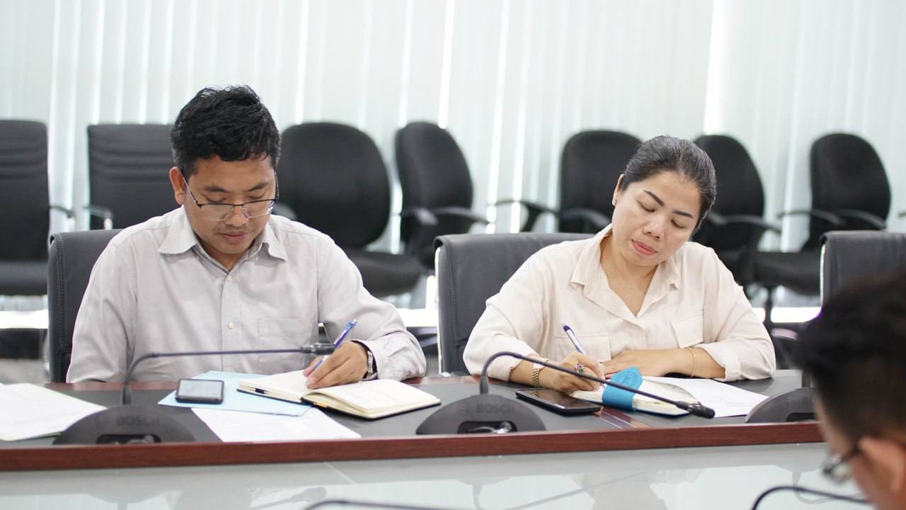 ឯកឧត្តម ផូ ផារិទ្ធ រដ្ឋលេខាធិការ អញ្ជើញដឹកនាំកិច្ចប្រជុំរបស់អនុគណ:កម្មការរៀបចំពិធី និងឯកសារ នៃគណ:កម្មារៀបចំសន្និបាតបូកសរុបលទ្ធផលការងារឆ្នាំ២០២៣ និងទិសដៅការងារបន្តឆ្នាំ២០២៤ របស់ក្រសួងអភិវឌ្ឍន៍ជនបទ ។ 11 photo 2024 02 22 18 13 50