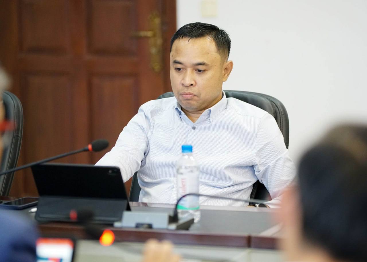 ឯកឧត្តម ផូ ផារិទ្ធ ដឹកនាំកិច្ចប្រជុំត្រួតពិនិត្យ និងកែសម្រួលខ្លឹមសាររបាយការណ៏ប្រចាំខែកុម្ភៈ និងលើកទិសដៅខែមីនា ឆ្នាំ២០២៤ របស់កម្មវិធីទី៤ 4 photo 2024 02 22 18 22 48 2