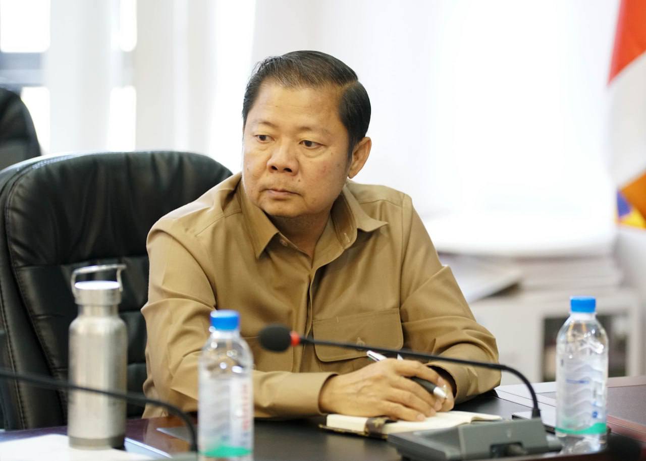 ឯកឧត្តម ផូ ផារិទ្ធ ដឹកនាំកិច្ចប្រជុំត្រួតពិនិត្យ និងកែសម្រួលខ្លឹមសាររបាយការណ៏ប្រចាំខែកុម្ភៈ និងលើកទិសដៅខែមីនា ឆ្នាំ២០២៤ របស់កម្មវិធីទី៤ 5 photo 2024 02 22 18 22 48 3