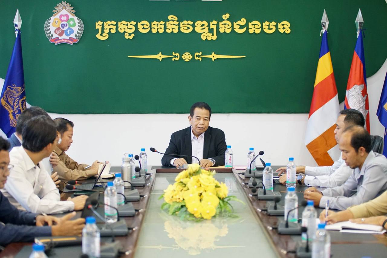 ឯកឧត្តម ផូ ផារិទ្ធ ដឹកនាំកិច្ចប្រជុំត្រួតពិនិត្យ និងកែសម្រួលខ្លឹមសាររបាយការណ៏ប្រចាំខែកុម្ភៈ និងលើកទិសដៅខែមីនា ឆ្នាំ២០២៤ របស់កម្មវិធីទី៤ 7 photo 2024 02 22 18 22 51