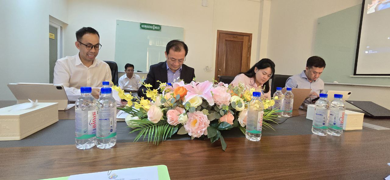 ឯកឧត្ដមបណ្ឌិត សួស គង់ រដ្ឋលេខាធិការ បានអញ្ជើញចូលរួមក្នុងកិច្ចប្រជុំស្ដីពី ការដាក់បញ្ចូលការងារថែទាំ ក្នុងគម្រោងគ្រប់គ្រងគ្រោះមហន្តរាយនៅកម្ពុជា និងអាស៊ីអាគ្នេយ៍ ជំហាន ២ (DRM2) 3 photo 2024 02 23 18 27 44 2