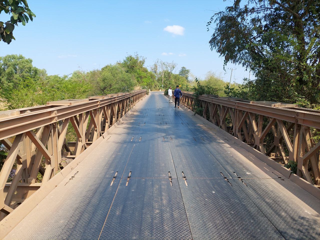 ក្រុមការងារការិយាល័យផ្លូវជនបទ នៃមន្ទីរអភិវឌ្ឍន៍ជនបទខេត្តកំពង់ធំ ចុះសិក្សានិងស្រង់ទិន្នន័យស្ពានដែកបេទ្បេ ចំនួន ៤ទីតាំង នៅក្នុងស្រុកប្រាសាទសំបូរ ស្ទោង និងស្រុកសណ្តាន់ ខេត្តកំពង់ធំ 6 photo 2024 02 24 11 34 55 5