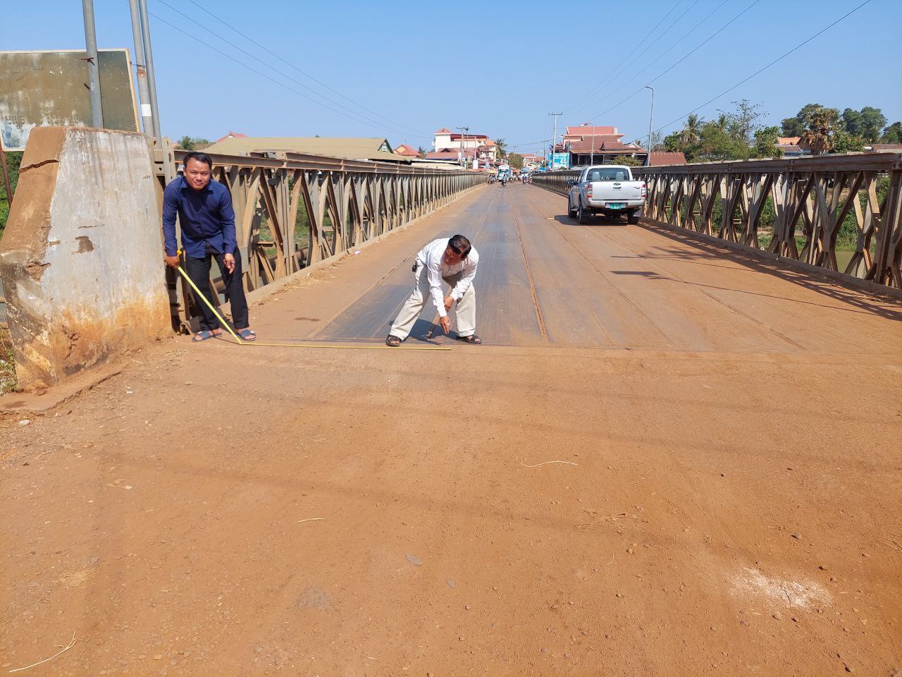 ក្រុមការងារការិយាល័យផ្លូវជនបទ នៃមន្ទីរអភិវឌ្ឍន៍ជនបទខេត្តកំពង់ធំ ចុះសិក្សានិងស្រង់ទិន្នន័យស្ពានដែកបេទ្បេ ចំនួន ៤ទីតាំង នៅក្នុងស្រុកប្រាសាទសំបូរ ស្ទោង និងស្រុកសណ្តាន់ ខេត្តកំពង់ធំ 7 photo 2024 02 24 11 34 55
