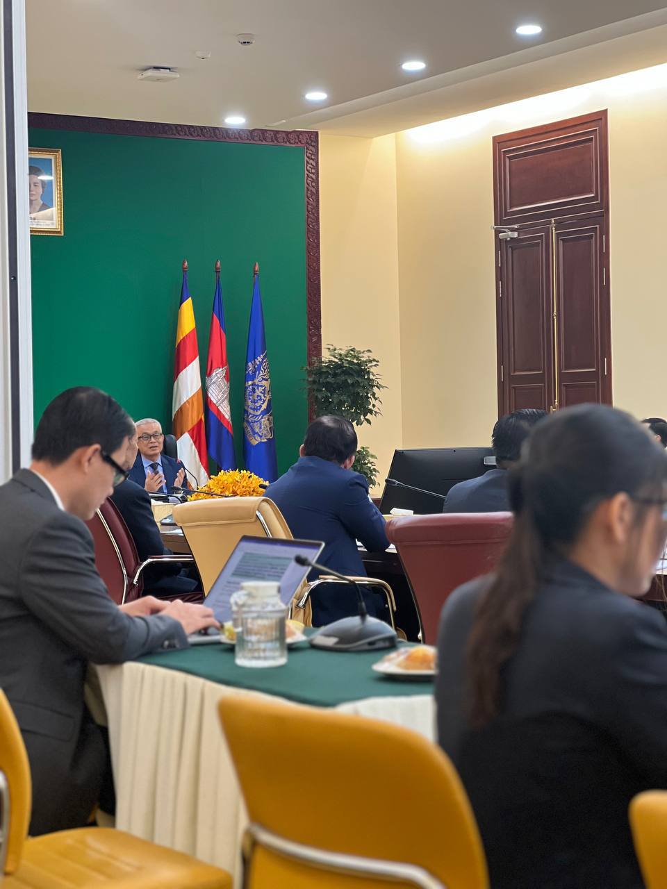 ឯកឧត្ដម ហួត សារឹម អនុរដ្ឋលេខាធិការ អញ្ជើញចូលរួមកិច្ចប្រជុំស្តីពី លទ្ធផលចុងក្រោយនៃការផ្លាស់ប្តូរឆ្នាំគោលគណនេយ្យជាតិឆ្នាំ ២០១៤ និងបច្ច័យមកលើគោលនយោបាយសង្គម -សេដ្ឋកិច្ចកម្ពុជា 3 photo 2024 02 26 13 34 01