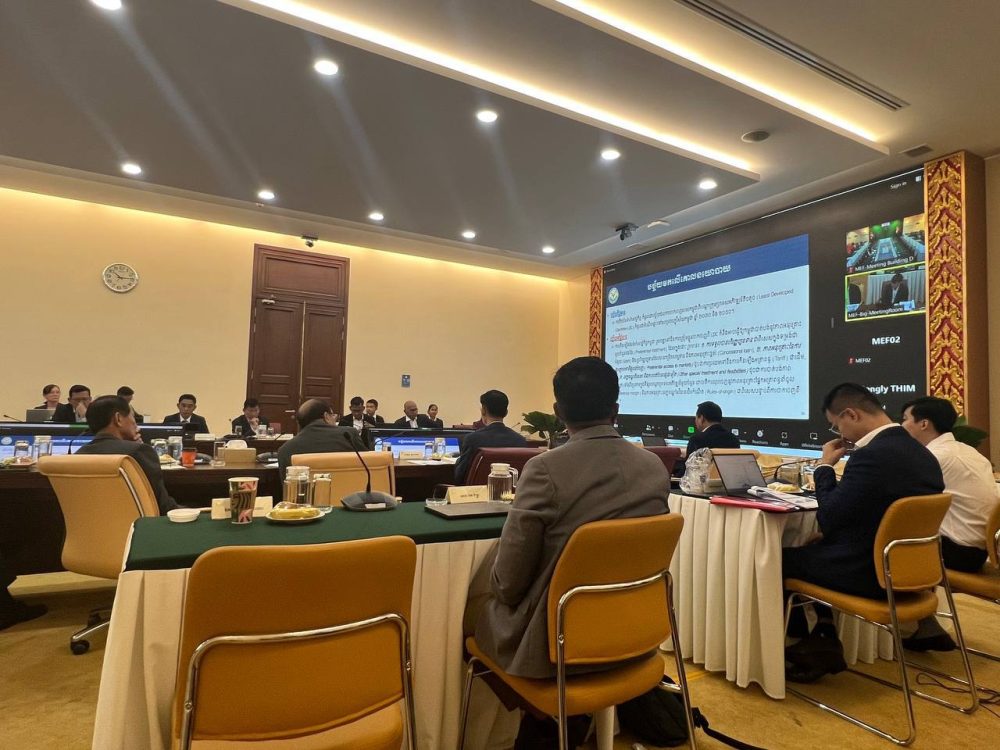 ឯកឧត្ដម ហួត សារឹម អនុរដ្ឋលេខាធិការ អញ្ជើញចូលរួមកិច្ចប្រជុំស្តីពី លទ្ធផលចុងក្រោយនៃការផ្លាស់ប្តូរឆ្នាំគោលគណនេយ្យជាតិឆ្នាំ ២០១៤ និងបច្ច័យមកលើគោលនយោបាយសង្គម -សេដ្ឋកិច្ចកម្ពុជា 2 photo 2024 02 26 13 34 02 2