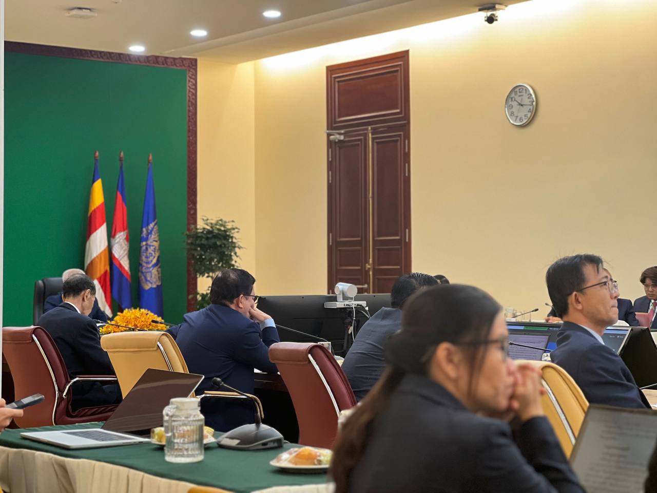 ឯកឧត្ដម ហួត សារឹម អនុរដ្ឋលេខាធិការ អញ្ជើញចូលរួមកិច្ចប្រជុំស្តីពី លទ្ធផលចុងក្រោយនៃការផ្លាស់ប្តូរឆ្នាំគោលគណនេយ្យជាតិឆ្នាំ ២០១៤ និងបច្ច័យមកលើគោលនយោបាយសង្គម -សេដ្ឋកិច្ចកម្ពុជា 5 photo 2024 02 26 13 34 02