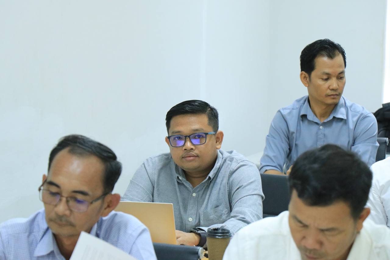 លោកជំទាវ ម៉ាត់ ម៉ារ៉ា អញ្ជើញជាអធិបតីក្នុងកិច្ចប្រជុំបូកសរុបលទ្ធផលការងារប្រចាំខែកុម្ភៈ និងលើកទិសដៅបន្តខែមីនា ឆ្នាំ២០២៤ របស់មន្ទីរអភិវឌ្ឍន៍ជនបទខេត្តត្បូងឃ្មុំ 9 photo 2024 02 28 22 27 16