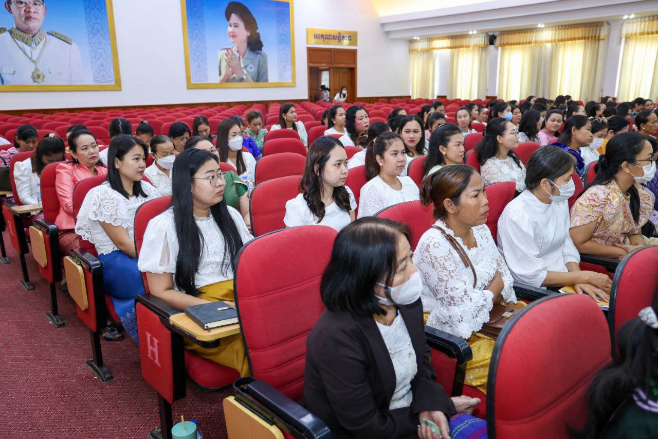 ឯកឧត្ដម ឆាយ ឫទ្ធិសែន និងលោកជំទាវ បានអញ្ជើញជាអធិបតីប្រារព្ធពិធីអបអរសាទរ ទិវាអន្តរជាតិនារី ៨ មីនា ឆ្នាំ២០២៤ ខួបទី១១៣ ក្រោមប្រធានបទ "ស្រ្តី និងក្មេងស្រី ក្នុងបរិវត្តកម្មឌីជីថល" 12 10