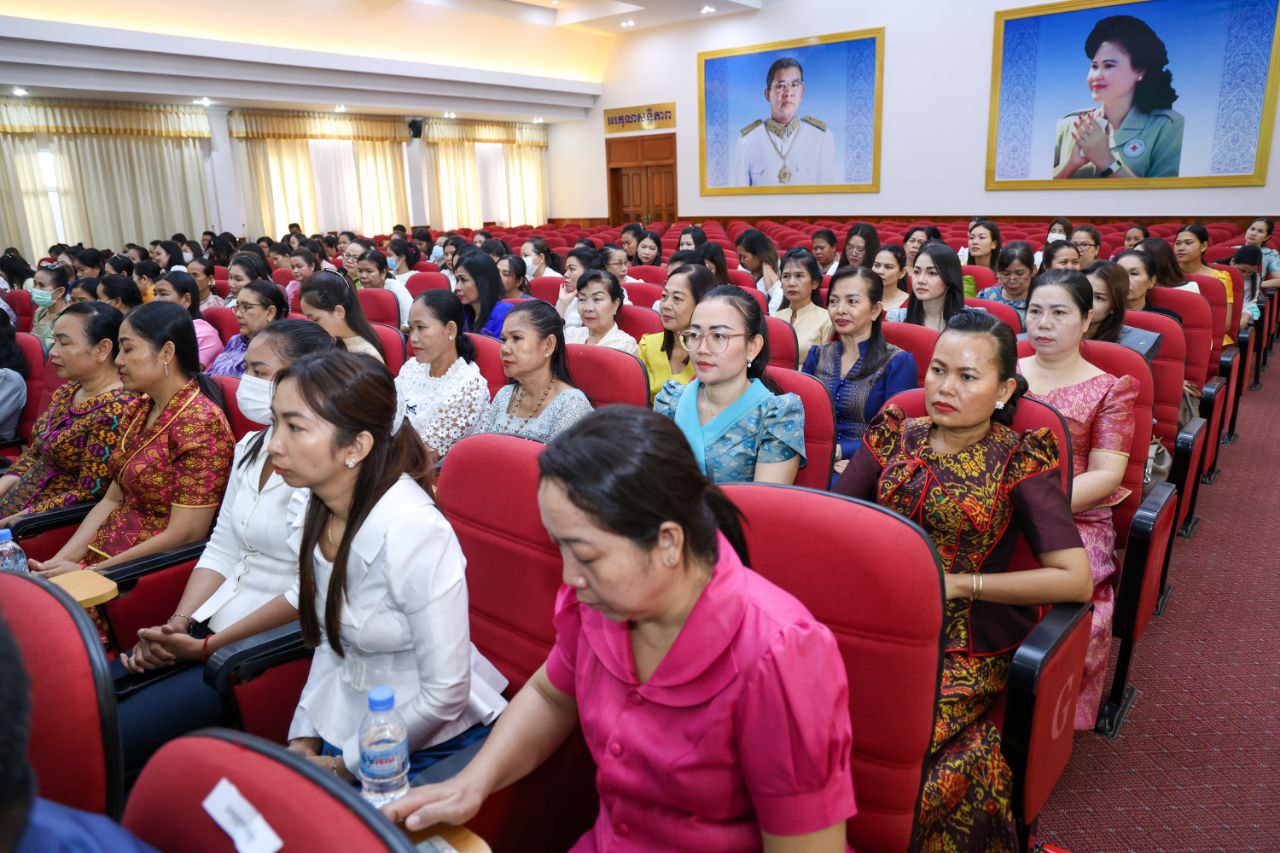 ឯកឧត្ដម ឆាយ ឫទ្ធិសែន និងលោកជំទាវ បានអញ្ជើញជាអធិបតីប្រារព្ធពិធីអបអរសាទរ ទិវាអន្តរជាតិនារី ៨ មីនា ឆ្នាំ២០២៤ ខួបទី១១៣ ក្រោមប្រធានបទ "ស្រ្តី និងក្មេងស្រី ក្នុងបរិវត្តកម្មឌីជីថល" 13 11