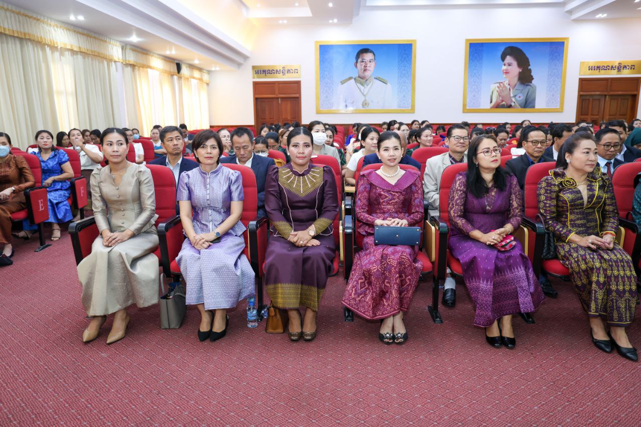 ឯកឧត្ដម ឆាយ ឫទ្ធិសែន និងលោកជំទាវ បានអញ្ជើញជាអធិបតីប្រារព្ធពិធីអបអរសាទរ ទិវាអន្តរជាតិនារី ៨ មីនា ឆ្នាំ២០២៤ ខួបទី១១៣ ក្រោមប្រធានបទ "ស្រ្តី និងក្មេងស្រី ក្នុងបរិវត្តកម្មឌីជីថល" 14 12