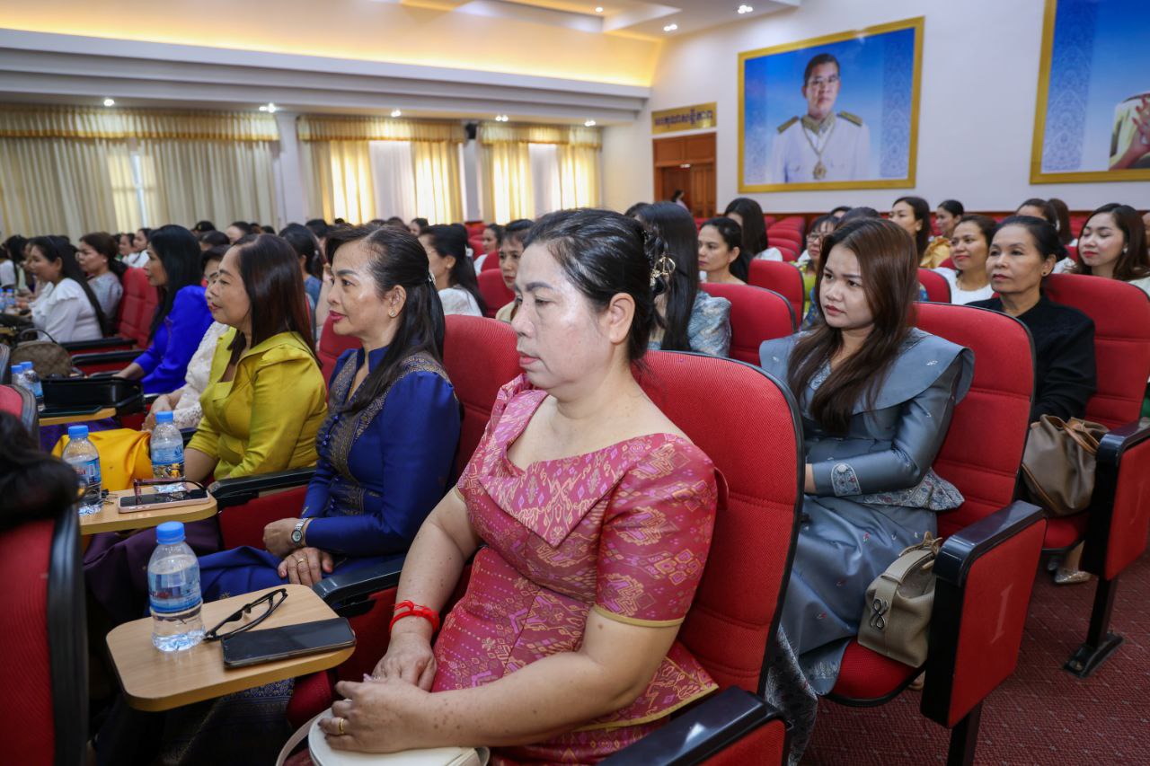 ឯកឧត្ដម ឆាយ ឫទ្ធិសែន និងលោកជំទាវ បានអញ្ជើញជាអធិបតីប្រារព្ធពិធីអបអរសាទរ ទិវាអន្តរជាតិនារី ៨ មីនា ឆ្នាំ២០២៤ ខួបទី១១៣ ក្រោមប្រធានបទ "ស្រ្តី និងក្មេងស្រី ក្នុងបរិវត្តកម្មឌីជីថល" 17 15