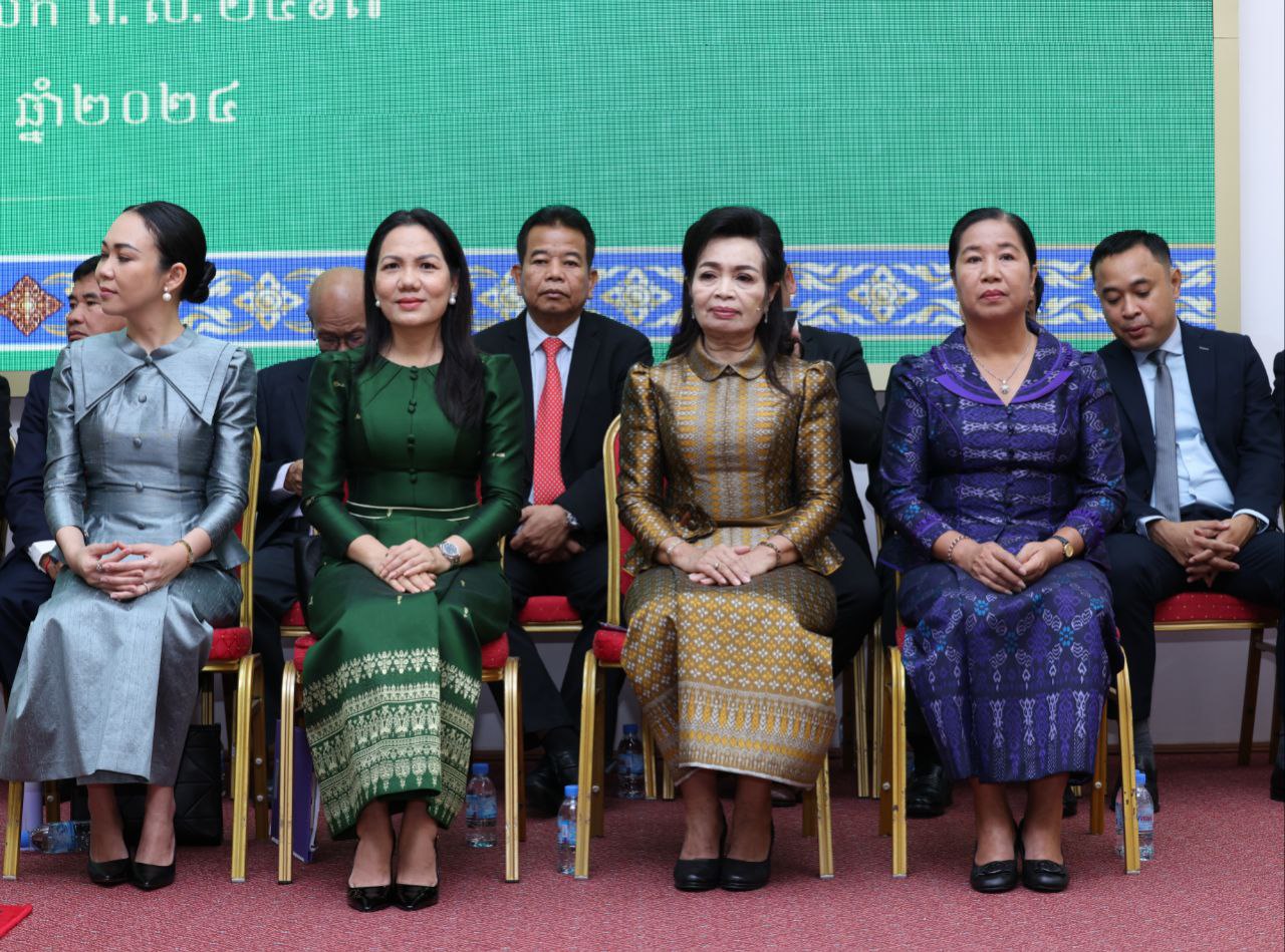 ឯកឧត្ដម ឆាយ ឫទ្ធិសែន និងលោកជំទាវ បានអញ្ជើញជាអធិបតីប្រារព្ធពិធីអបអរសាទរ ទិវាអន្តរជាតិនារី ៨ មីនា ឆ្នាំ២០២៤ ខួបទី១១៣ ក្រោមប្រធានបទ "ស្រ្តី និងក្មេងស្រី ក្នុងបរិវត្តកម្មឌីជីថល" 4 2 1