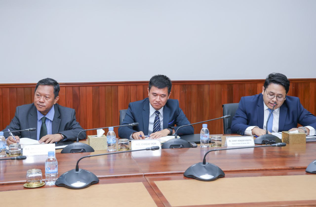 ឯកឧត្តម ឆាយ ឫទ្ធិសែន រដ្ឋមន្ត្រីក្រសួងអភិវឌ្ឍន៍ជនបទ បានអនុញ្ញាតឱ្យលោក Frew Behabtu នាយកប្រចាំប្រទេសកម្ពុជា នៃមូលនិធិអន្តរជាតិសម្រាប់ការអភិវឌ្ឍនកសិកម្ម (IFAD) និងសហការី ចូលជួបសម្តែងការគួរសម និងពិភាក្សាការងារ 6 6 6