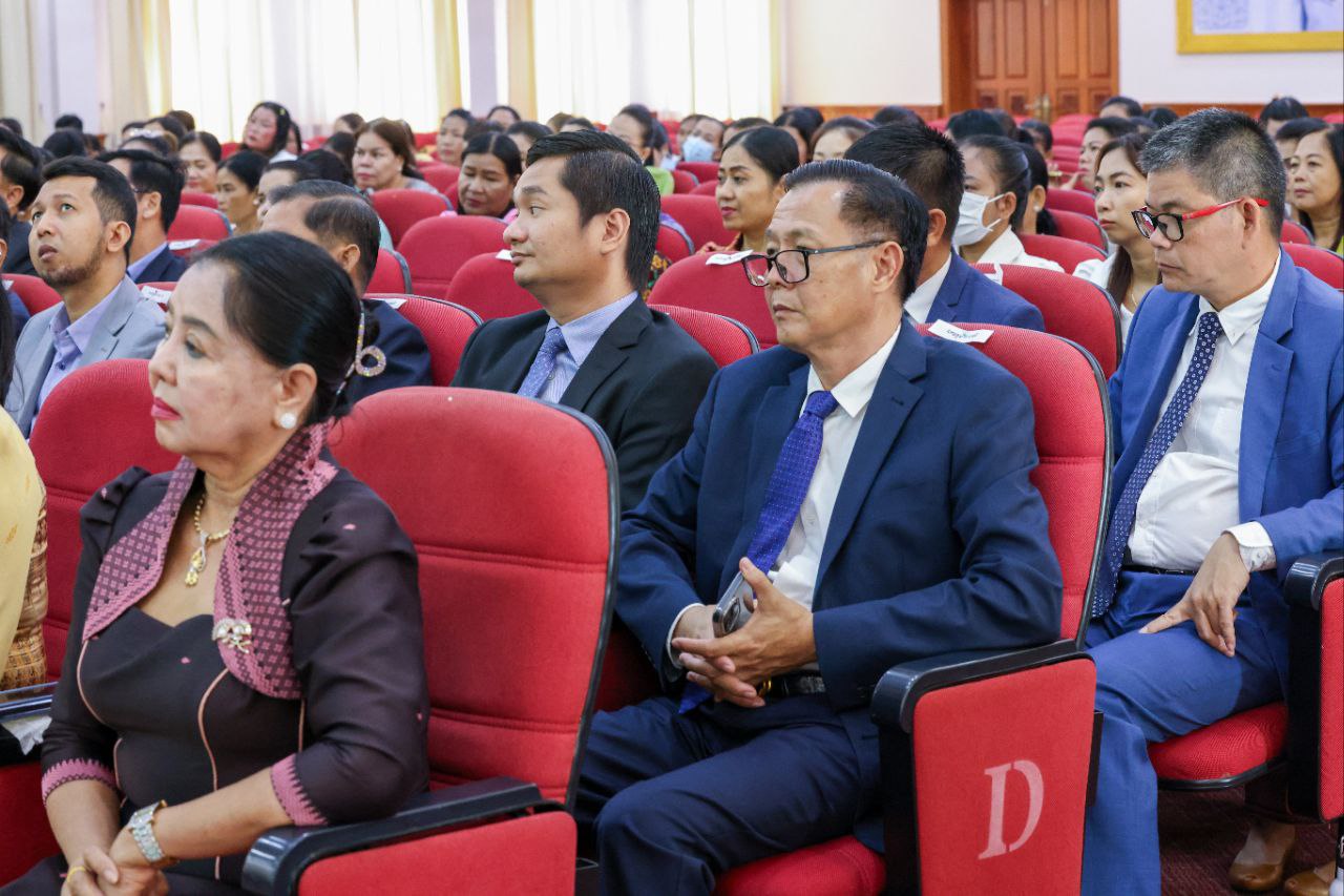 ឯកឧត្ដម ឆាយ ឫទ្ធិសែន និងលោកជំទាវ បានអញ្ជើញជាអធិបតីប្រារព្ធពិធីអបអរសាទរ ទិវាអន្តរជាតិនារី ៨ មីនា ឆ្នាំ២០២៤ ខួបទី១១៣ ក្រោមប្រធានបទ "ស្រ្តី និងក្មេងស្រី ក្នុងបរិវត្តកម្មឌីជីថល" 10 8