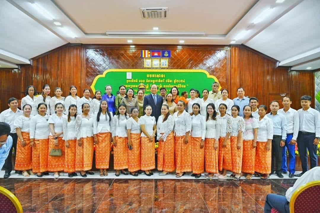 មន្រ្ដីអង្គភាពអនុវត្តគម្រោងកែលម្អផ្លូវជនបទ ជំហ៊ានទី៣ ផ្នែកសង្គម និងបរិស្ថានចុះផ្សព្វផ្សាយចរាចរណ៍ផ្លូវគោកជូនសិក្សានុសិស្សនៅខេត្តព្រៃវែង 10 photo 2024 03 04 16 13 00