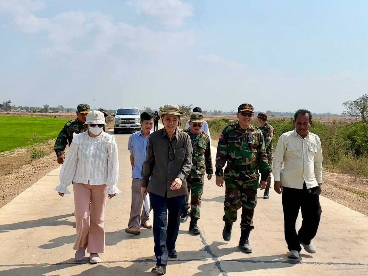 ឯកឧត្តមបណ្ឌិត នួន ដាញ៉ិល ដឹកនាំគណៈកម្មការអន្តរក្រសួង ចុះវាយតម្លៃប្រគល់-ទទួល លើការងារ ២គម្រោងស្ថិតនៅក្នុងខេត្តកណ្តាល 5 photo 2024 03 04 18 02 02