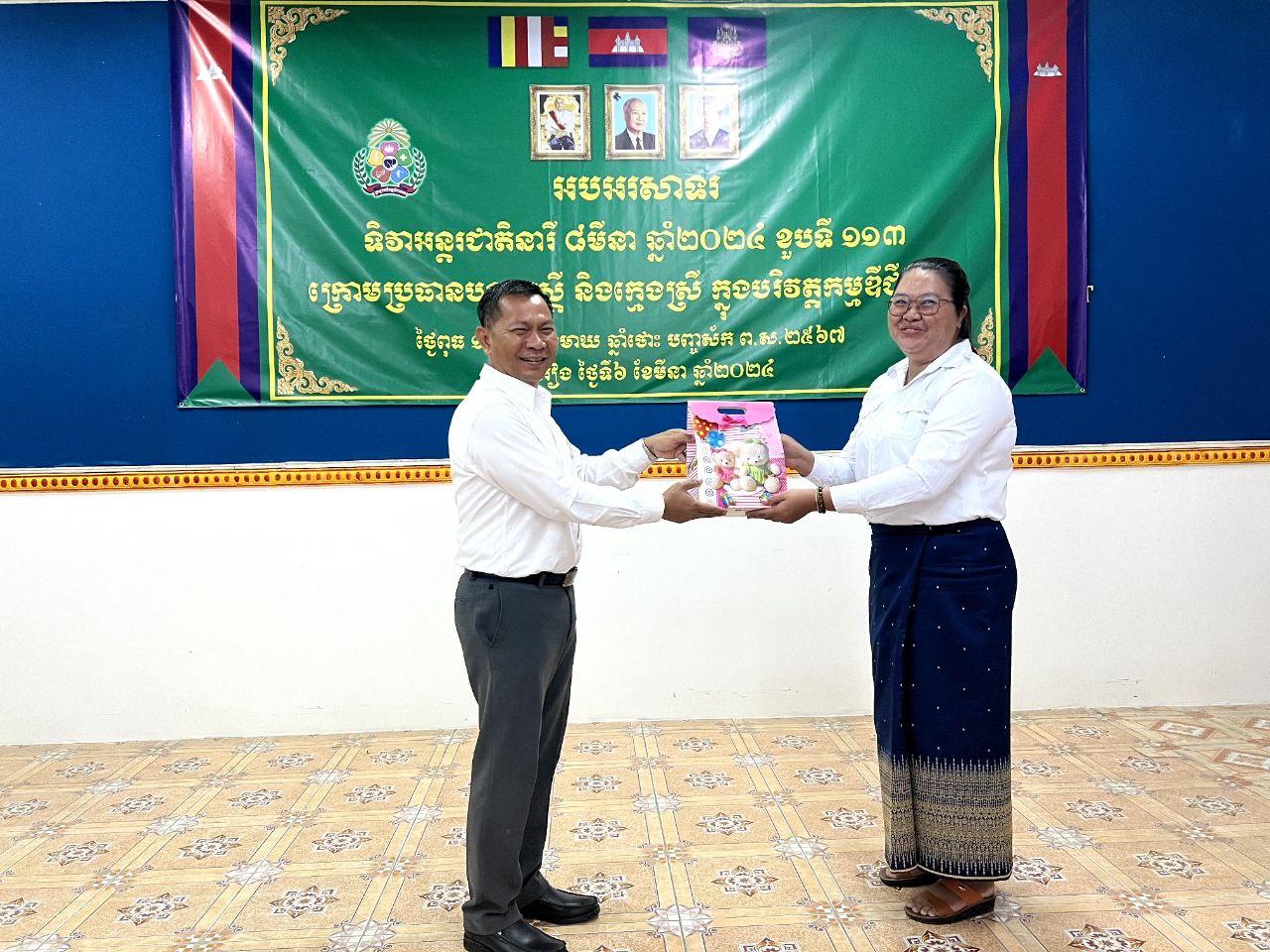 លោក សំ នីតូ ប្រធានមន្ទីរអភិវឌ្ឍន៍ជនបទខេត្តស្វាយរៀង បានរៀបចំពិធីអបអរសាទរ ខួបលើកទី១១៣ ទិវាអន្តរជាតិនារី ៨មីនា ឆ្នាំ២០២៤ ក្រោមប្រធានបទ “ស្ត្រី និងក្មេងស្រី ក្នុងបរិវត្តកម្មឌីជីថល” 3 photo 2024 03 06 16 59 01 1