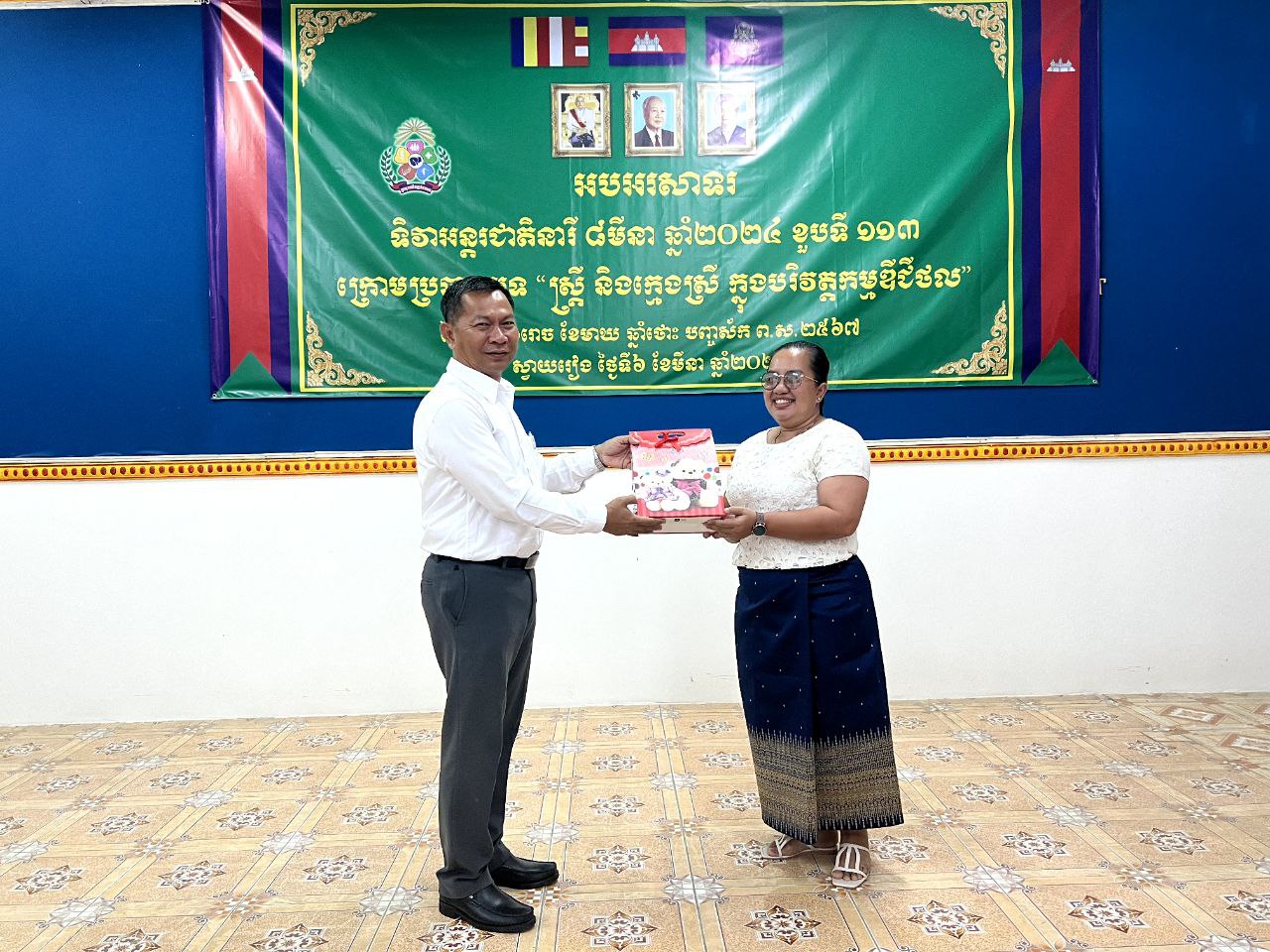 លោក សំ នីតូ ប្រធានមន្ទីរអភិវឌ្ឍន៍ជនបទខេត្តស្វាយរៀង បានរៀបចំពិធីអបអរសាទរ ខួបលើកទី១១៣ ទិវាអន្តរជាតិនារី ៨មីនា ឆ្នាំ២០២៤ ក្រោមប្រធានបទ “ស្ត្រី និងក្មេងស្រី ក្នុងបរិវត្តកម្មឌីជីថល” 4 photo 2024 03 06 16 59 02 2