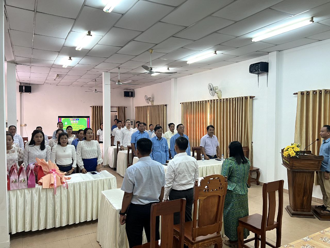 លោក សំ នីតូ ប្រធានមន្ទីរអភិវឌ្ឍន៍ជនបទខេត្តស្វាយរៀង បានរៀបចំពិធីអបអរសាទរ ខួបលើកទី១១៣ ទិវាអន្តរជាតិនារី ៨មីនា ឆ្នាំ២០២៤ ក្រោមប្រធានបទ “ស្ត្រី និងក្មេងស្រី ក្នុងបរិវត្តកម្មឌីជីថល” 7 photo 2024 03 07 08 48 40 2