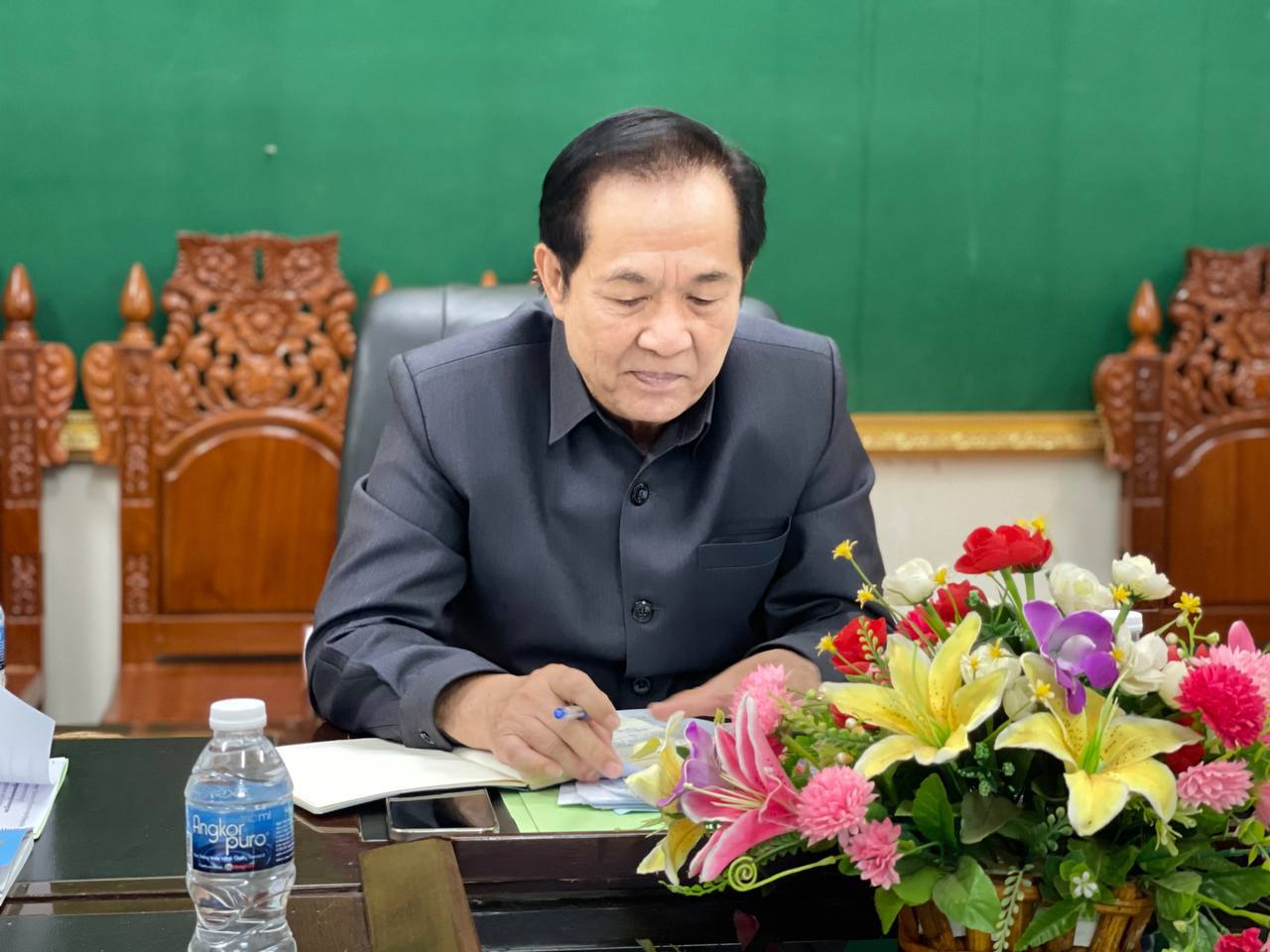 ឯកឧត្ដម ជី ស៊ីថា រដ្ឋលេខាធិការ បានអញ្ជើញដឹកនាំកិច្ចប្រជុំស្ដីពី ចុះសម្របសម្រួលការរៀបចំ និងការអនុវត្តសូចនាករសមិទ្ធកម្ម របស់មន្ទីរអភិវឌ្ឍន៍ជនបទខេត្តព្រះវិហារ 3 photo 2024 03 07 12 37 42