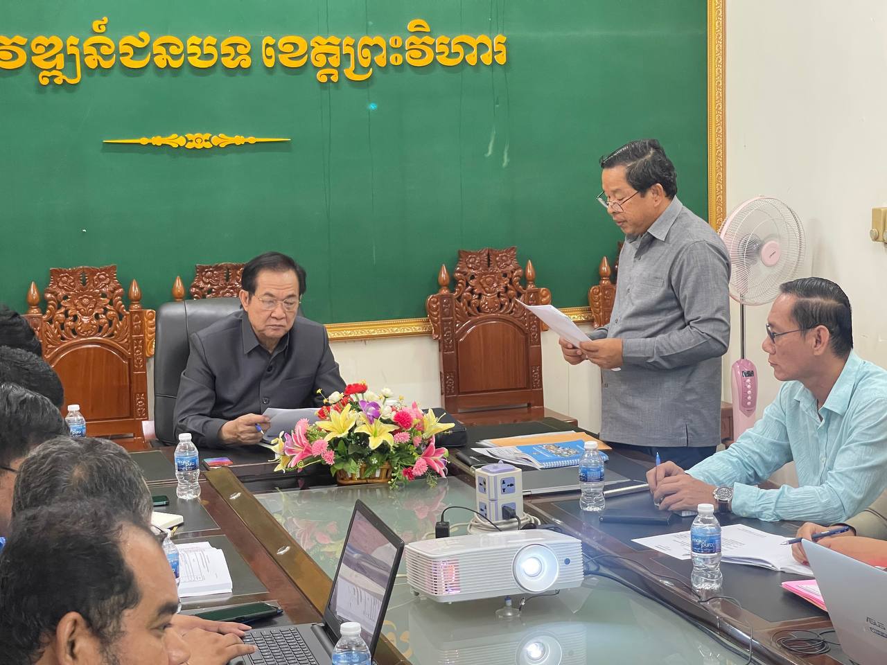 ឯកឧត្ដម ជី ស៊ីថា រដ្ឋលេខាធិការ បានអញ្ជើញដឹកនាំកិច្ចប្រជុំស្ដីពី ចុះសម្របសម្រួលការរៀបចំ និងការអនុវត្តសូចនាករសមិទ្ធកម្ម របស់មន្ទីរអភិវឌ្ឍន៍ជនបទខេត្តព្រះវិហារ 8 photo 2024 03 07 12 37 47 2