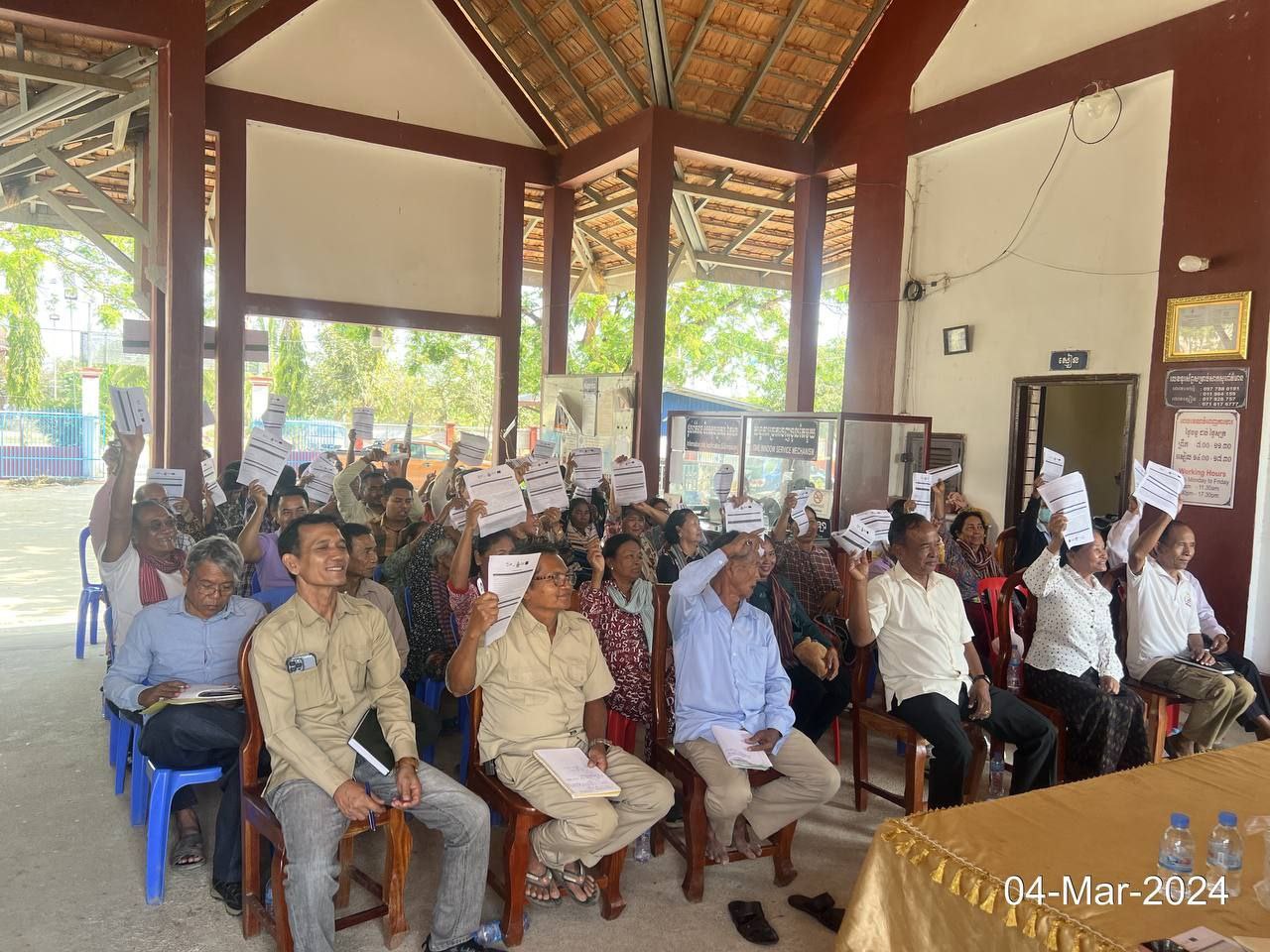 មន្ទីរអភិវឌ្ឍន៍ជនបទខេត្តកណ្តាល បានរៀបចំកិច្ចប្រជុំផ្សព្វផ្សាយ និងប្រមូលទិន្នន័យពាក់ព័ន្ធផលប៉ះពាល់ បរិស្ថាន និងសង្គម នៅខេត្តកណ្ដាល 6 photo 2024 03 07 14 24 13 2