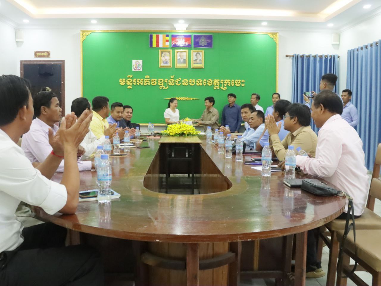 ប្រធានមន្ទីរអភិវឌ្ឍន៍ជនបទខេត្តក្រចេះ បានប្រារព្ធពិធីអបអរសាទរខួបលើកទី១១៣ ទិវាអន្តរជាតិនារី ៨មីនា ក្រោមប្រធានបទ “ស្ត្រី និងក្មេងស្រី ក្នុងបរិវត្តកម្មឌីជីថល” 3 photo 2024 03 07 16 04 38