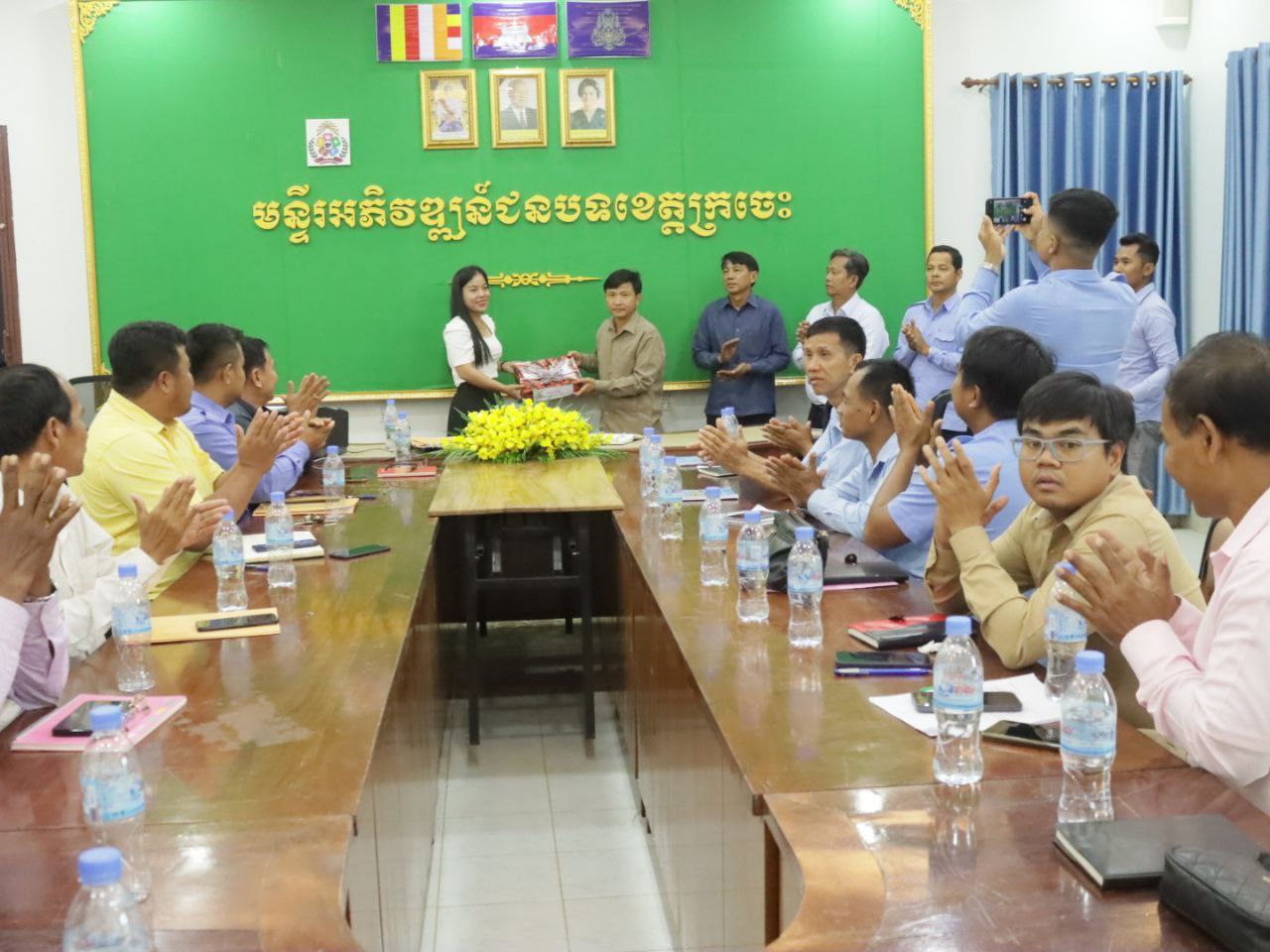 ប្រធានមន្ទីរអភិវឌ្ឍន៍ជនបទខេត្តក្រចេះ បានប្រារព្ធពិធីអបអរសាទរខួបលើកទី១១៣ ទិវាអន្តរជាតិនារី ៨មីនា ក្រោមប្រធានបទ “ស្ត្រី និងក្មេងស្រី ក្នុងបរិវត្តកម្មឌីជីថល” 4 photo 2024 03 07 16 04 39