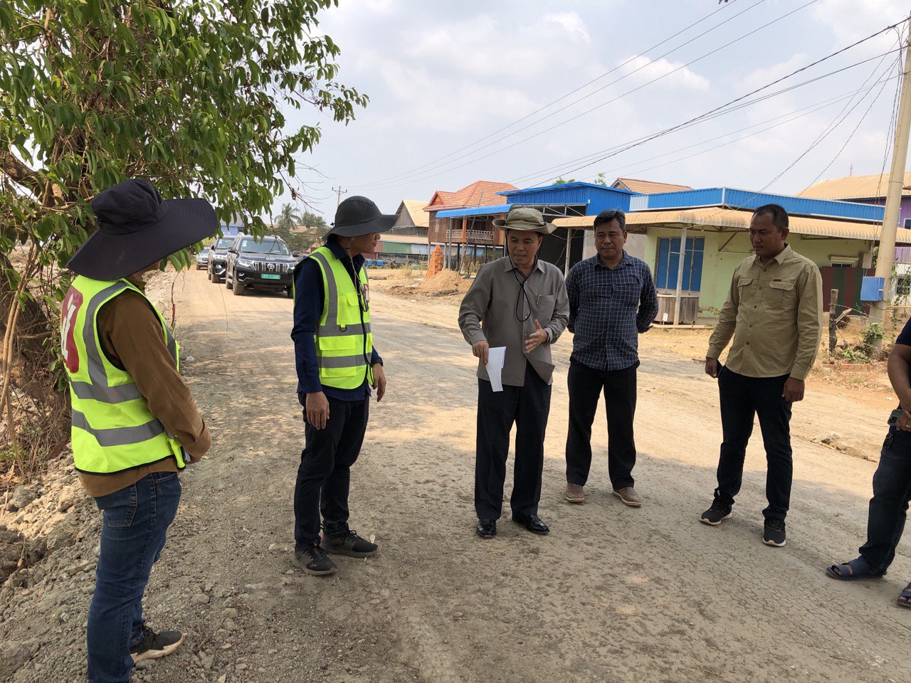 ឯកឧត្តមបណ្ឌិត នួន ដាញ៉ិល ចុះពិនិត្យស្ថានភាព និងវឌ្ឍនភាពការងារនៃការចាប់ផ្តើមដំណើរការ ការដ្ឋានសាងសង់ផ្លូវចំនួន ៥ខ្សែ នៅខេត្តព្រះវិហារ ក្នុងក្របខណ្ឌកម្មវិធី RID4CAM 4 photo 2024 03 08 20 42 34