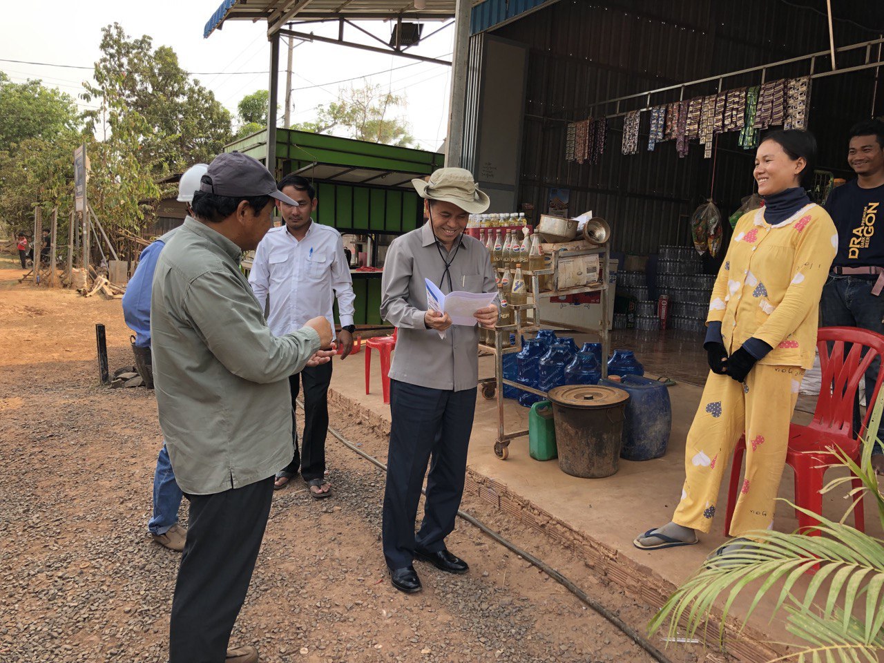 ឯកឧត្តមបណ្ឌិត នួន ដាញ៉ិល ចុះពិនិត្យស្ថានភាព និងវឌ្ឍនភាពការងារនៃការចាប់ផ្តើមដំណើរការ ការដ្ឋានសាងសង់ផ្លូវចំនួន ៥ខ្សែ នៅខេត្តព្រះវិហារ ក្នុងក្របខណ្ឌកម្មវិធី RID4CAM 7 photo 2024 03 08 20 42 53